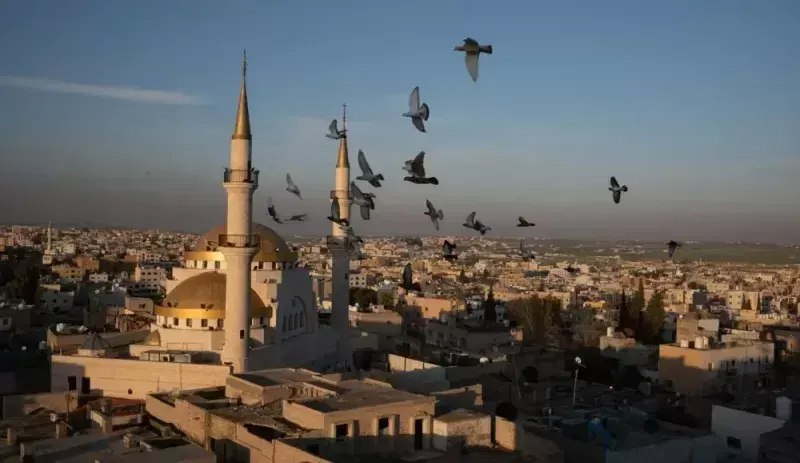 Experience the perfect blend of ancient wonders and natural beauty on your 10-day Egypt to Jordan tour.